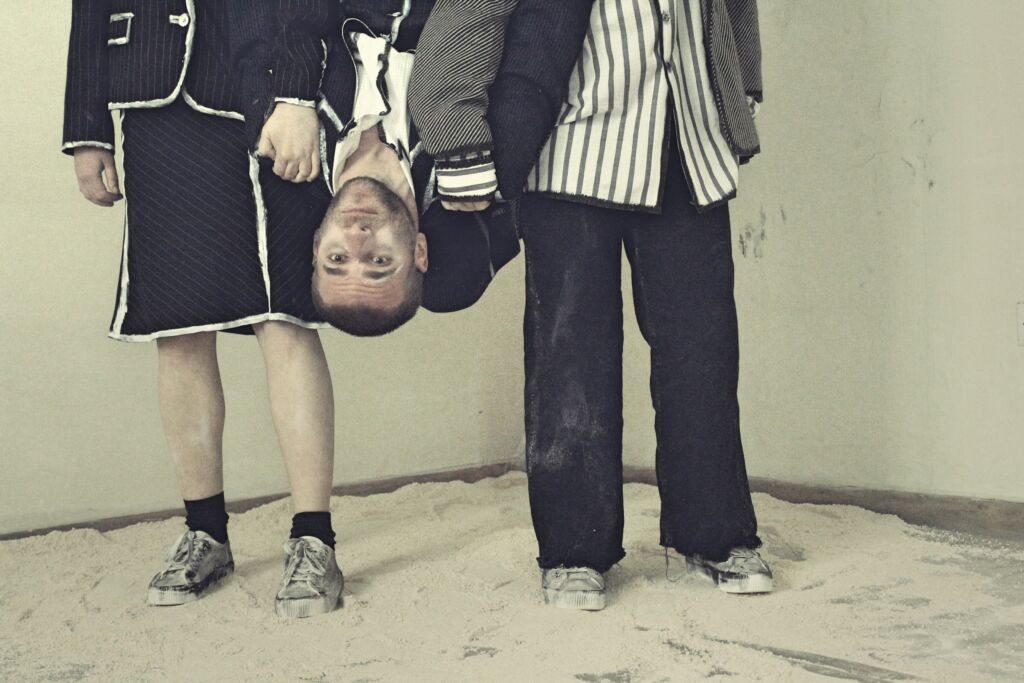 Κοίτα, Ανθρωπάκο | A(r)CT